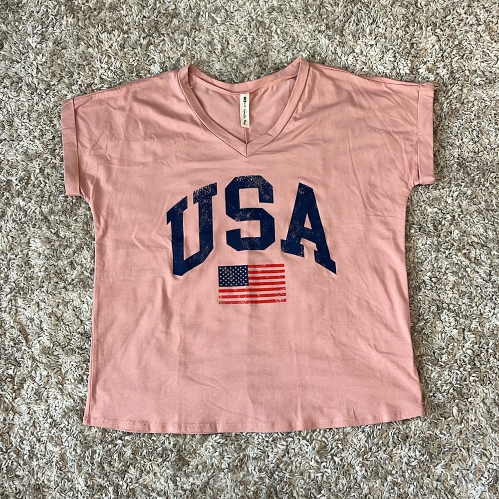 (NWOT) USA V-Neck Top*